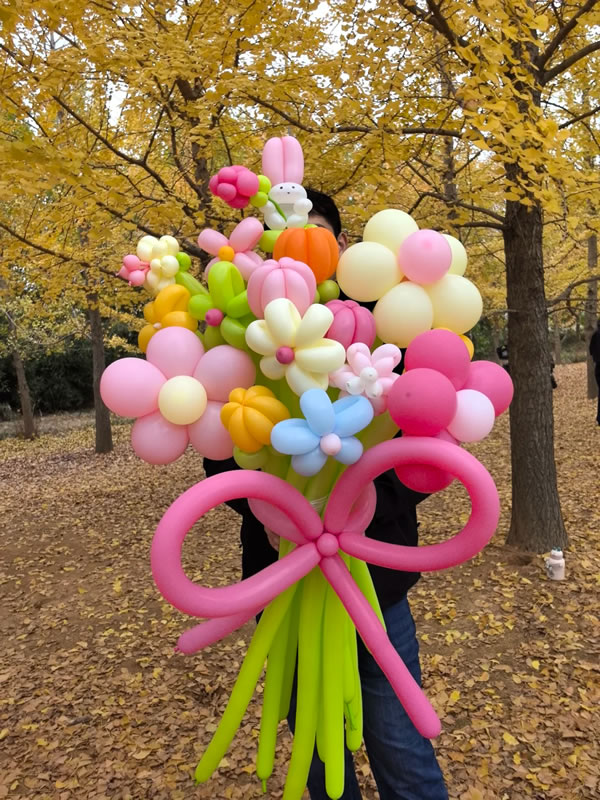 超大束可爱温馨气球花束-图二